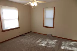 210 E 4th St, Hoffman, IL 62250 - Photo 12