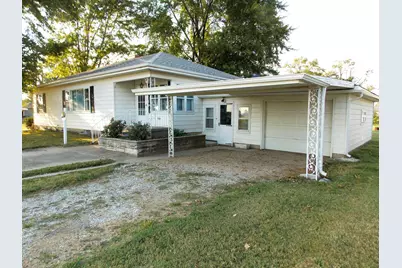 210 E 4th Street, Hoffman, IL 62250 - Photo 2