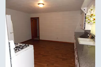 210 E 4th Street, Hoffman, IL 62250 - Photo 8