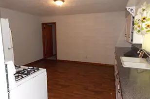 210 E 4th St, Hoffman, IL 62250 - Photo 8