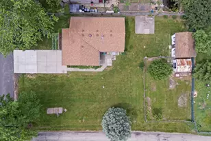 1406 Kaskaskia Ave, Elgin, IL 60123 - Photo 2
