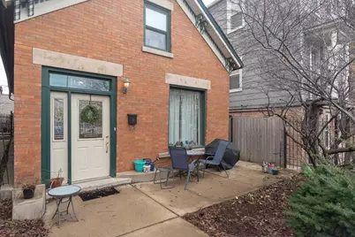1644 W Augusta Boulevard #House, Chicago, IL 60622 - Photo 1