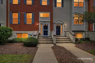 815 Lewisburg Ln, Aurora, IL 60504 - Photo 4