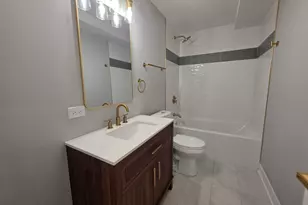 2442 W Wilson Ave, Chicago, IL 60625 - Photo 14
