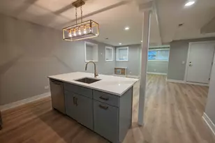 2442 W Wilson Ave, Chicago, IL 60625 - Photo 6
