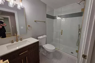 2442 W Wilson Ave, Chicago, IL 60625 - Photo 12