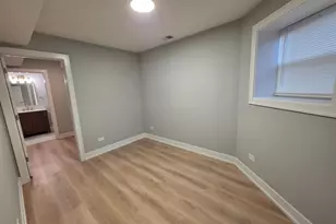 2442 W Wilson Ave, Chicago, IL 60625 - Photo 10