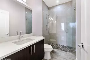2536 W Harrison St, Chicago, IL 60612 - Photo 10