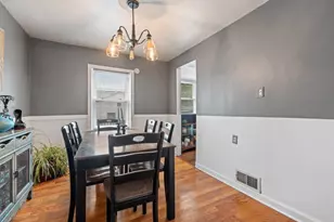 5242 W 63rd Pl, Chicago, IL 60638 - Photo 8