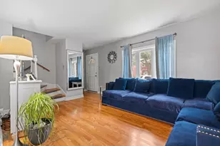 5242 W 63rd Pl, Chicago, IL 60638 - Photo 4