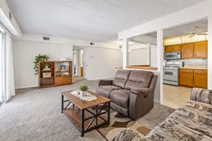 6248 S Gullikson Rd, Chicago, IL 60638 - Photo 4