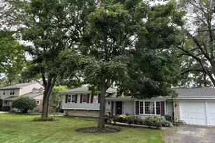 1116 Woodview Rd, Burr Ridge, IL 60527 - Photo 2