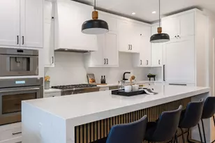 1345 W Grand Ave, Chicago, IL 60642 - Photo 10