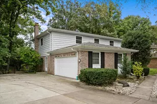 1745 E Summit Ct, Deerfield, IL 60015 - Photo 2