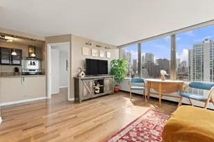 1355 N Sandburg Terrace, Chicago, IL 60610 - Photo 6