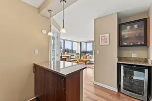 1355 N Sandburg Terrace, Chicago, IL 60610 - Photo 10