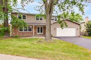 562 Applegate Ln, Lake Zurich, IL 60047 - Photo 1