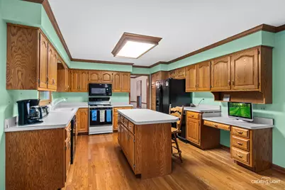 717 Queens Gate Circle, Sugar Grove, IL 60554 - Photo 6