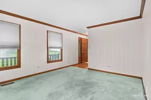 717 Queens Gate Cir, Sugar Grove, IL 60554 - Photo 4