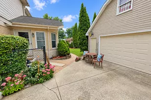 920 Parkview Ln, Des Plaines, IL 60016 - Photo 18