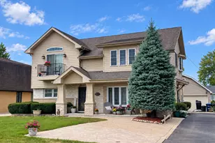 920 Parkview Ln, Des Plaines, IL 60016 - Photo 1