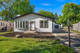 18172 W Twin Lakes Blvd, Grayslake, IL 60030 - Photo 1
