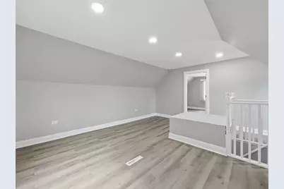 11025 S Avenue O, Chicago, IL 60617 - Photo 8