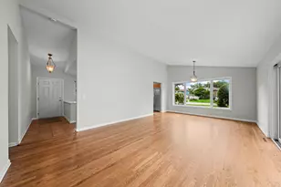 2612 Fontana Dr, Glenview, IL 60025 - Photo 4