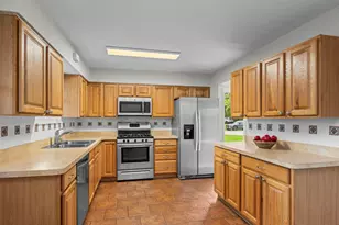 2612 Fontana Dr, Glenview, IL 60025 - Photo 8
