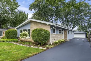 2612 Fontana Dr, Glenview, IL 60025 - Photo 1
