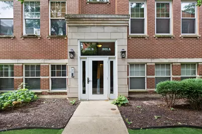 301A W Goethe Street #201, Chicago, IL 60610 - Photo 2