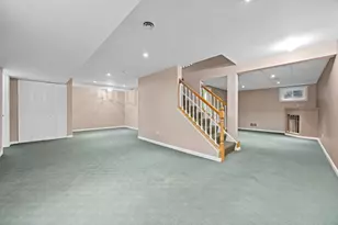 2012 Clover Ln, Woodridge, IL 60517 - Photo 32