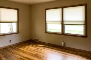 936 Somonauk St, Sycamore, IL 60178 - Photo 6