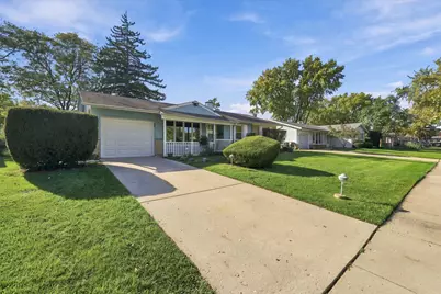 760 Crest Avenue, Elk Grove Village, IL 60007 - Photo 2