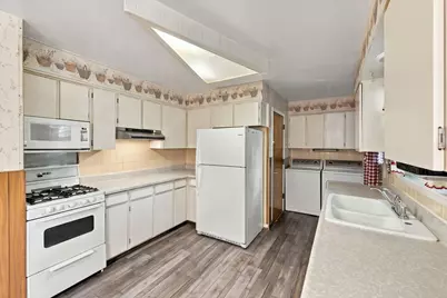 760 Crest Avenue, Elk Grove Village, IL 60007 - Photo 10