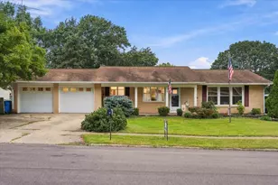1113 Beech Dr, Dixon, IL 61021 - Photo 1