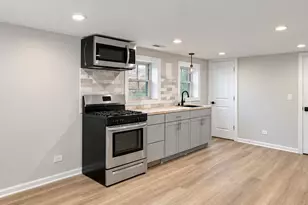18 S Austin Blvd, Oak Park, IL 60304 - Photo 2