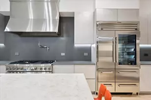 1318 N Astor St, Chicago, IL 60610 - Photo 32