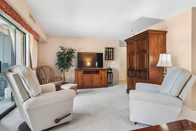 1605 E Central Road #213-B, Arlington Heights, IL 60005 - Photo 6