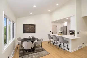 2658 Crawford Ave, Evanston, IL 60201 - Photo 10