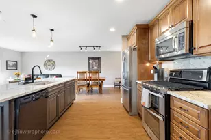18249 Oregon Ln, Orland Park, IL 60467 - Photo 6