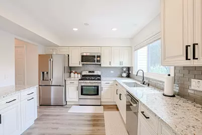 293 Barclay Drive, Glendale Heights, IL 60139 - Photo 4