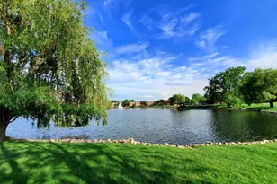 9374 Bay Colony Dr, Des Plaines, IL 60016 - Photo 4