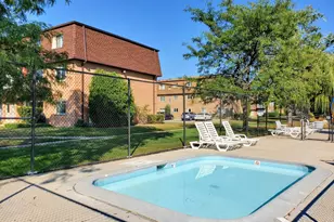 9374 Bay Colony Dr, Des Plaines, IL 60016 - Photo 36