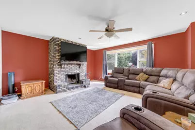 126 Bunkerhill Avenue, South Elgin, IL 60177 - Photo 2
