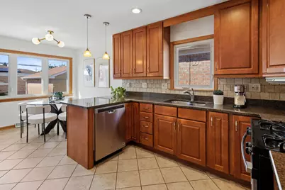 6905 W Leland Avenue, Harwood Heights, IL 60706 - Photo 8