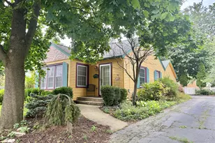 309 Chestnut St, Woodstock, IL 60098 - Photo 1
