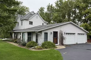 2472 W Red Oak Rd, Freeport, IL 61032 - Photo 2