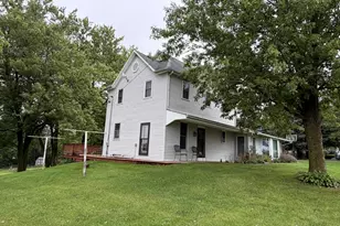 2472 W Red Oak Rd, Freeport, IL 61032 - Photo 4
