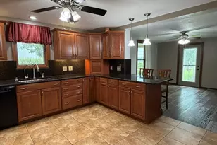 2472 W Red Oak Rd, Freeport, IL 61032 - Photo 18